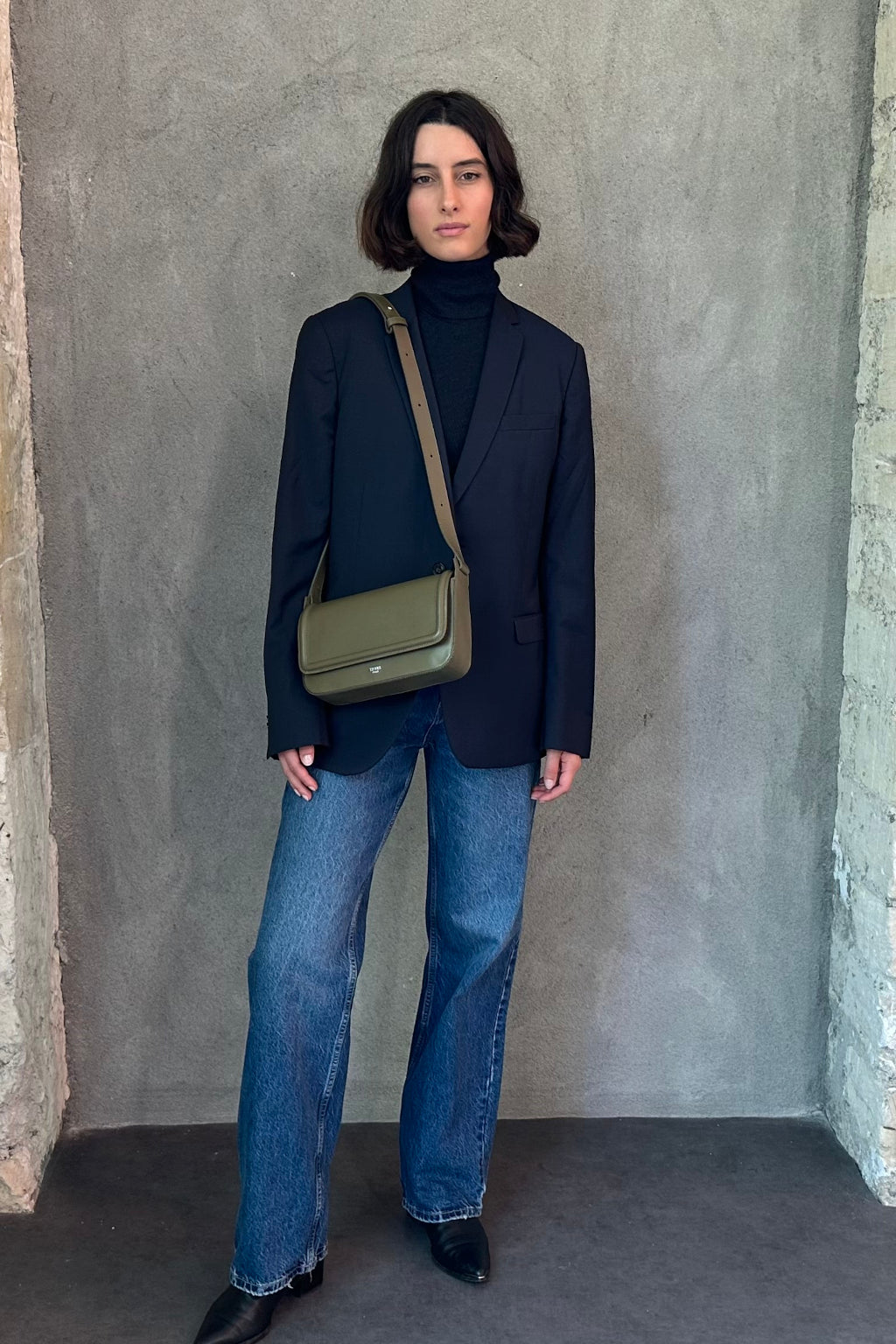 Sac Nine baguette en cuir lisse olive kaki