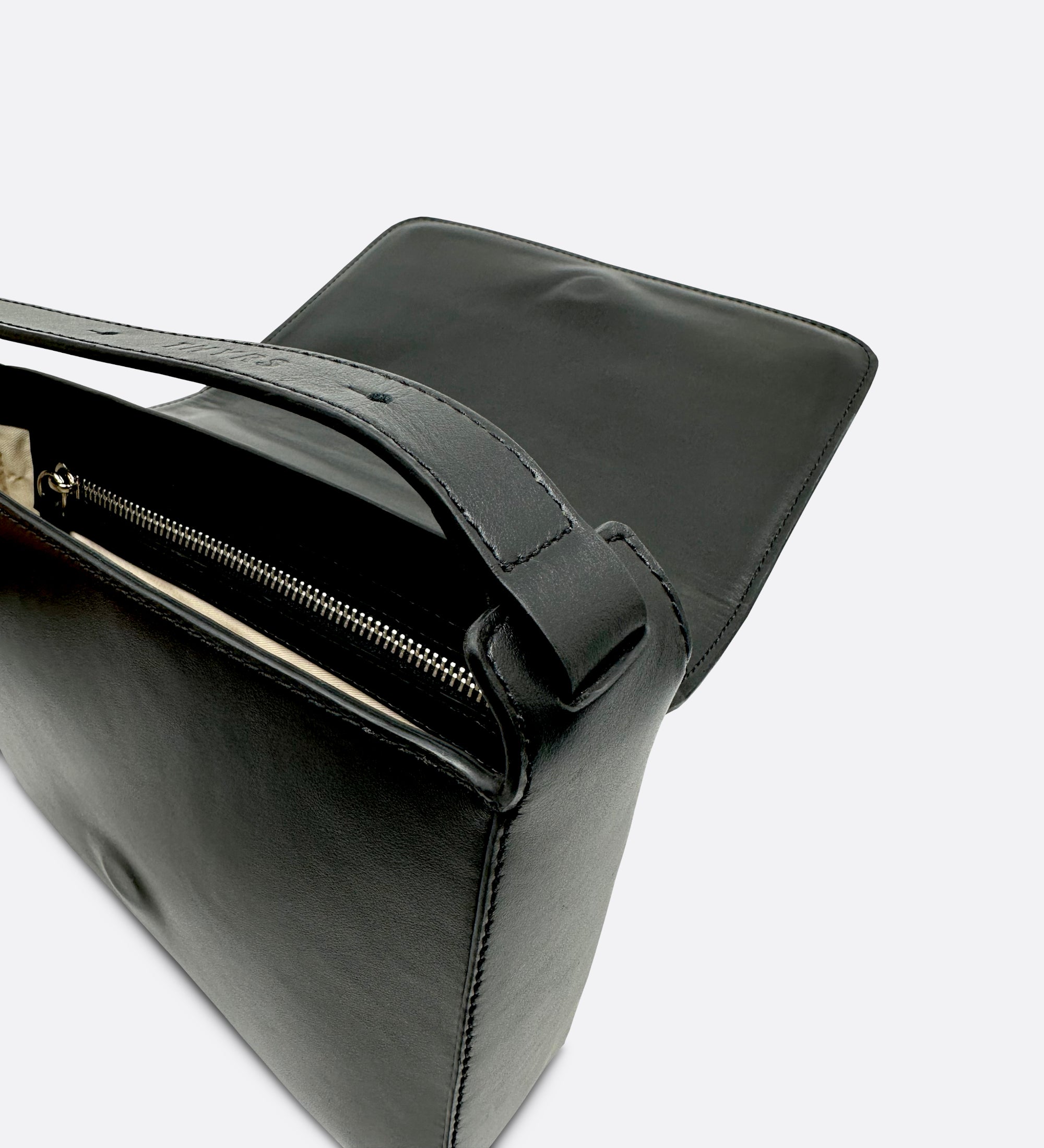 Nine | Smooth leather