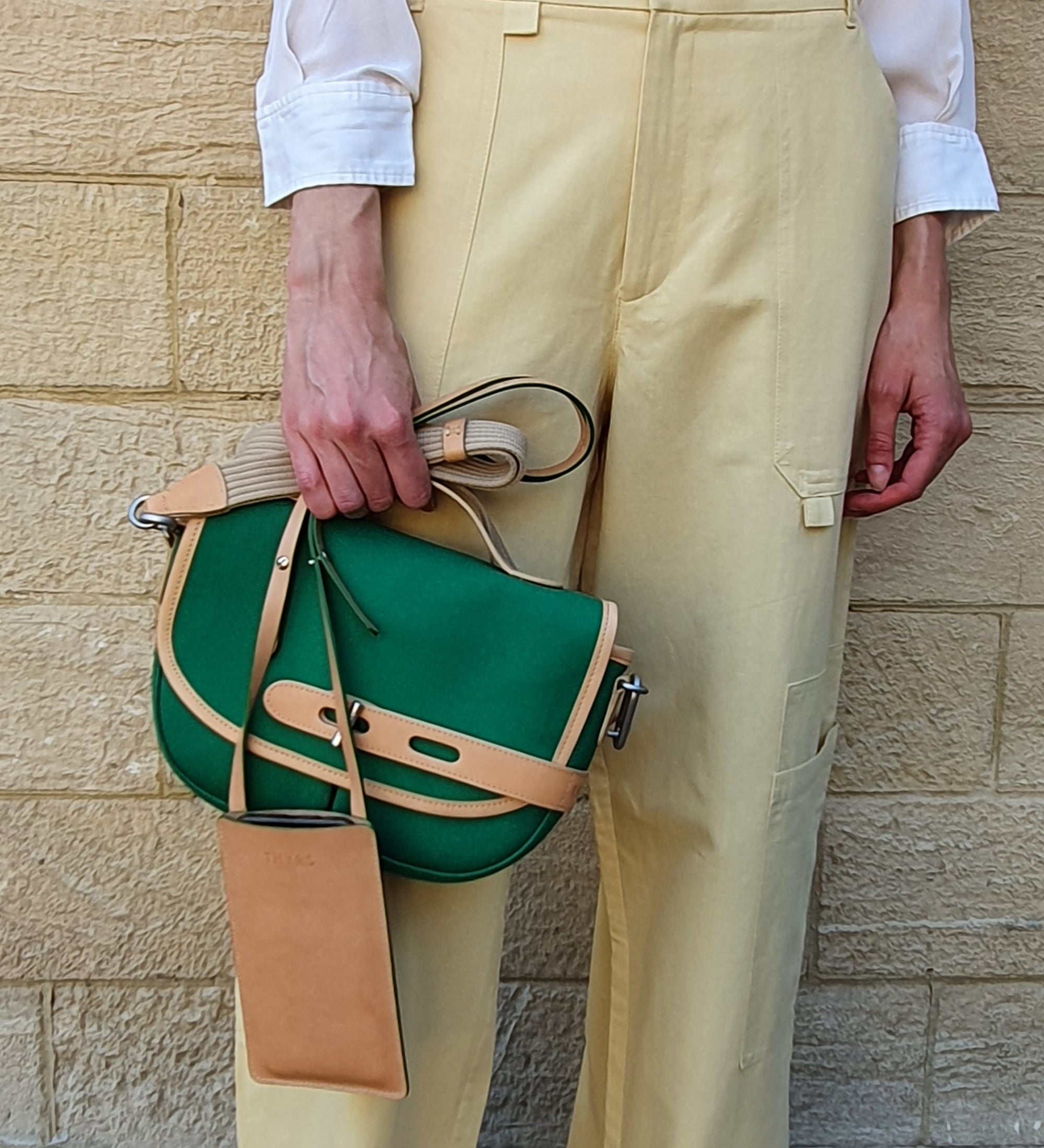 Besace et porte téléphone cuir naturel